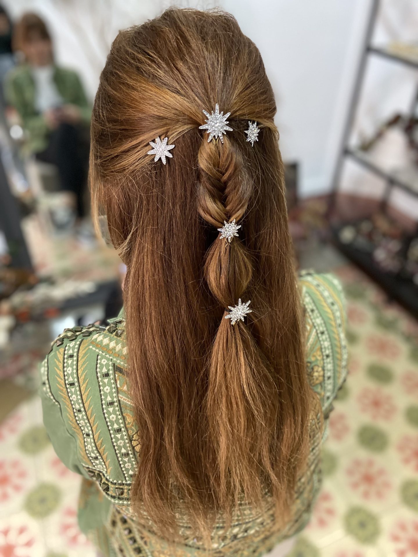 Las horquillas y los pasadores, los accesorios de pelo estrella para novias  e invitadas.